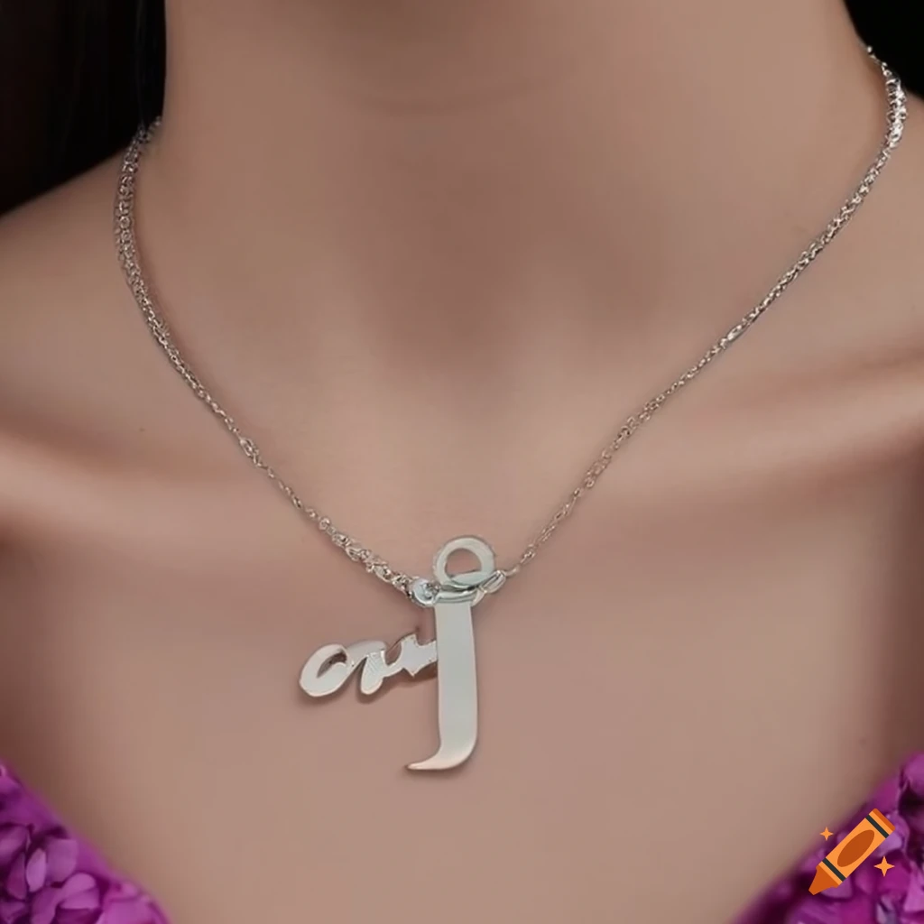 elegant-silver-necklace-with-custom-name-pendant
