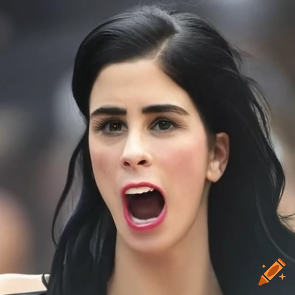 Fashion model with a resemblance to Sarah Silverman